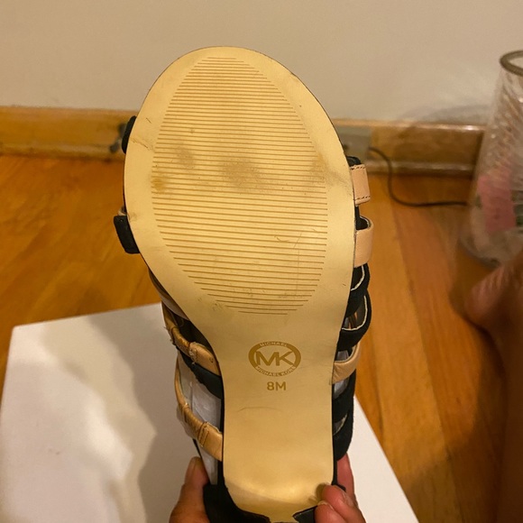 Michael Kors Black and Tan Strappy Sandals size 8 - Picture 11 of 11